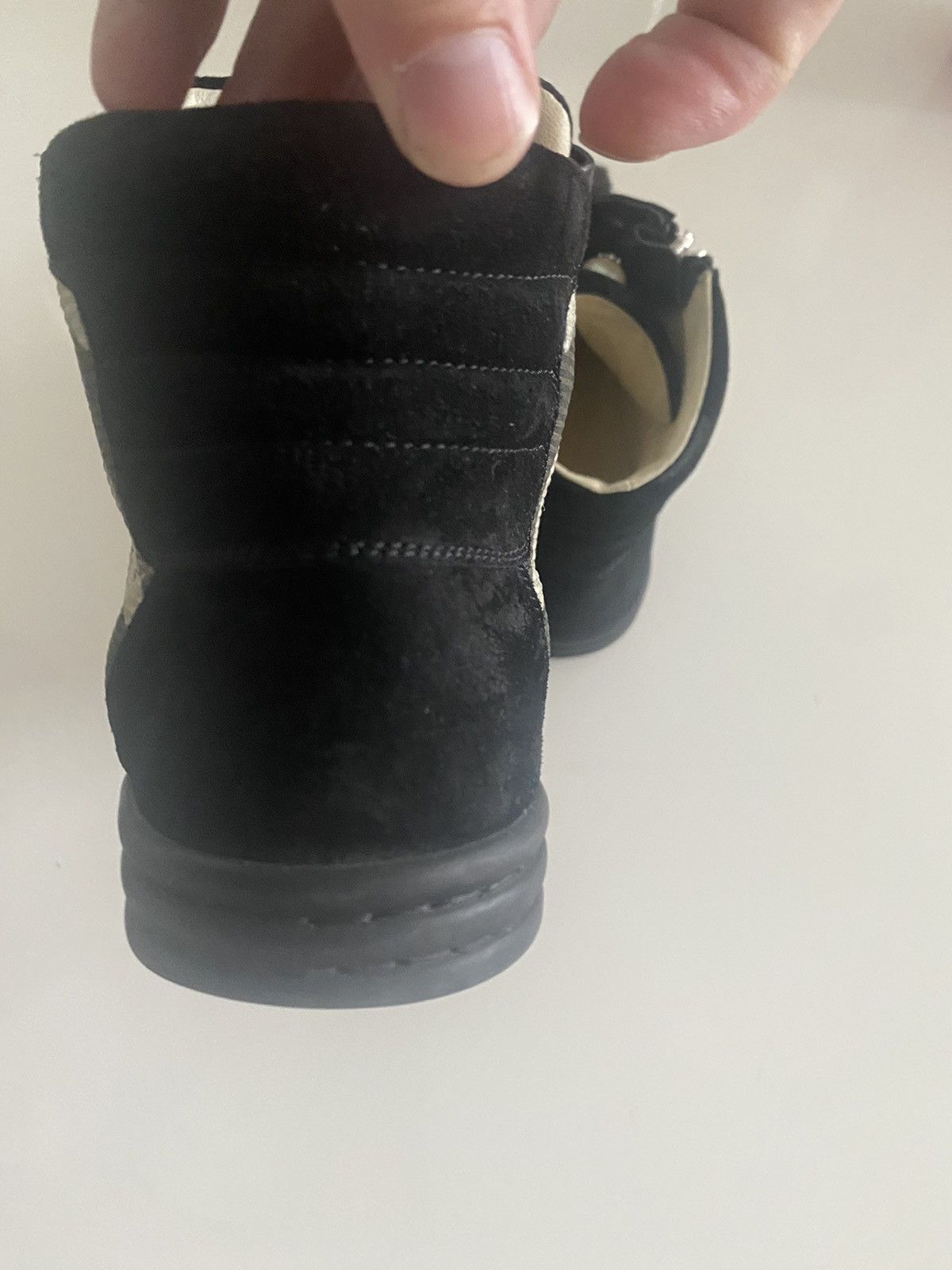 Chanel Authentic 2014 Chanel Interlocking CC Logo Sneakers Size US 7 / IT 37 - 4 Thumbnail