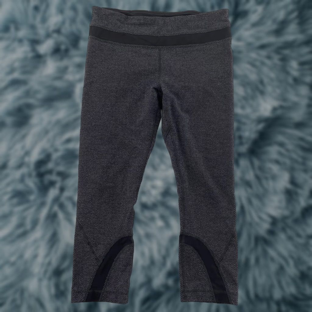Lululemon Lululemon Women's Crop Leggings Size 8 Gray Activewear Yoga Running & Jogging Athleisure Size 30" / US 8 / IT 44 - 1 Thumbnail