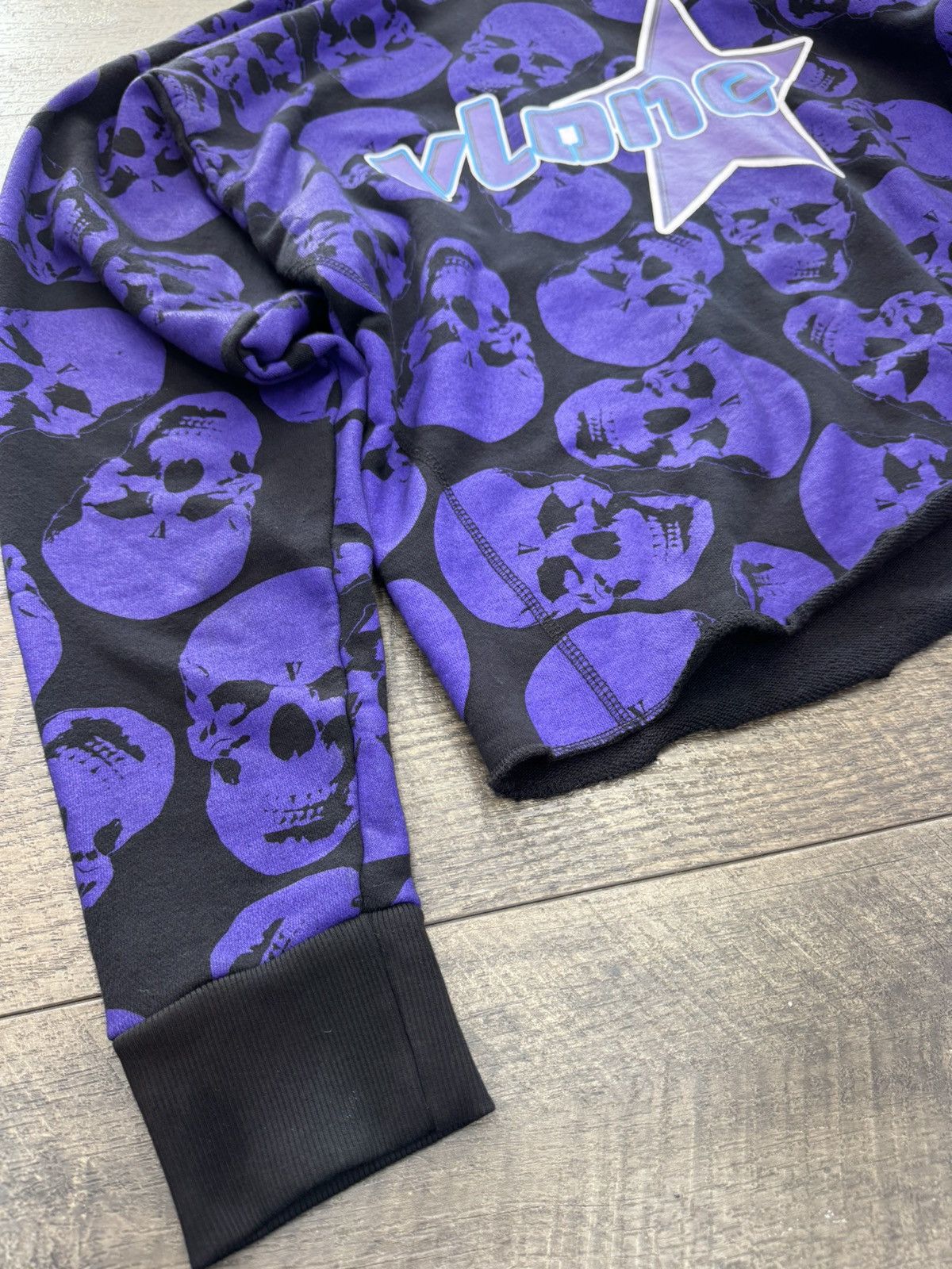 Vlone METRO FUSION CRYPT SKULLS OVERSIZED HOODIE PURPLE (M) Size US M / EU 48-50 / 2 - 5 Thumbnail