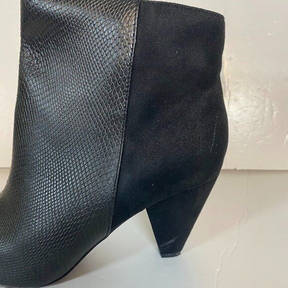 Other LifeStride Pointed Toe Black Snakeskin Ankle Boots Sz 7W Size US 7 / IT 37 - 8 Thumbnail