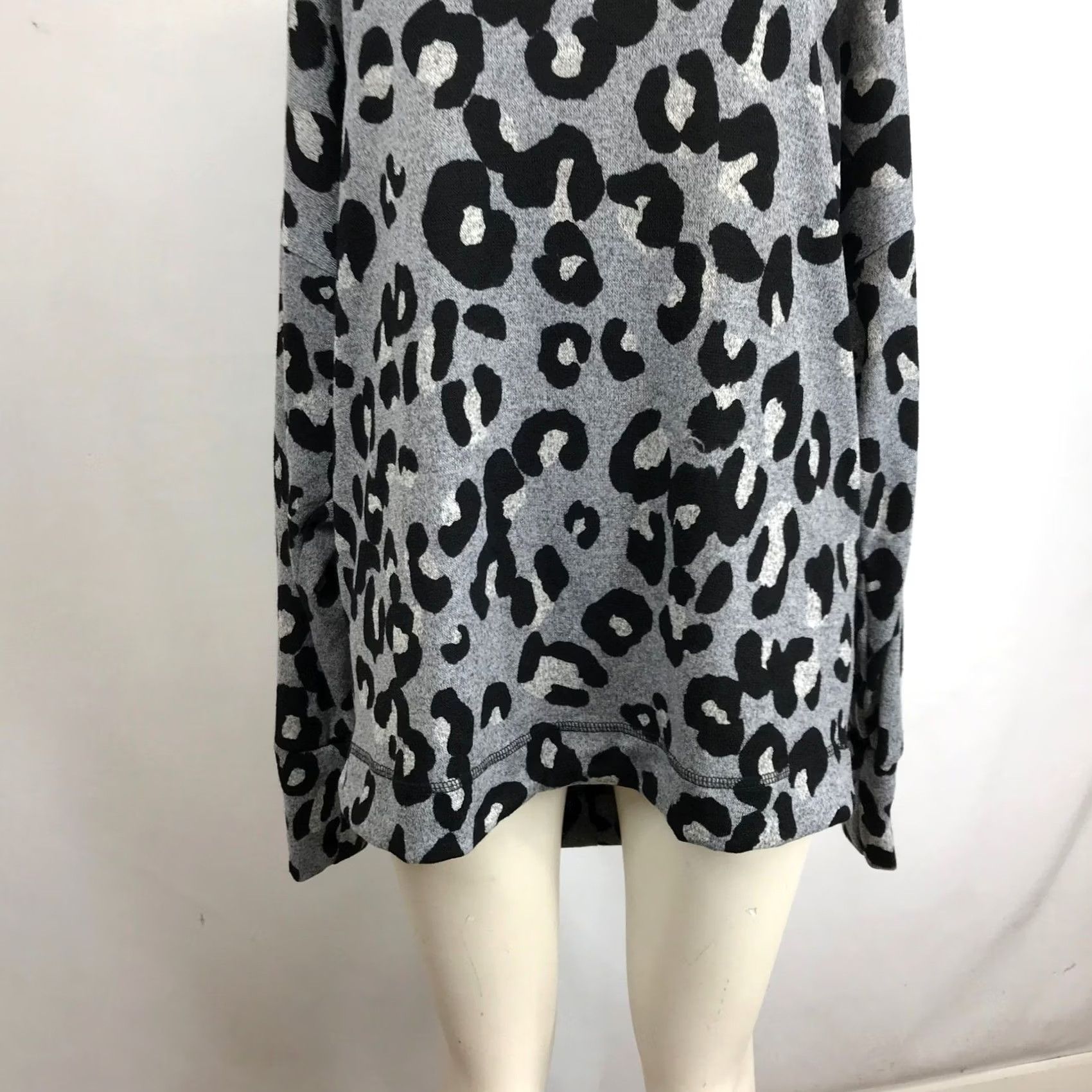 Vintage White Birch Women's Cowl Neck Top 3X Leopard Print Long Sleeve Gray Casual T-Shirt Made in USA Size XXL / US 16-18 / IT 52-54 - 3 Thumbnail