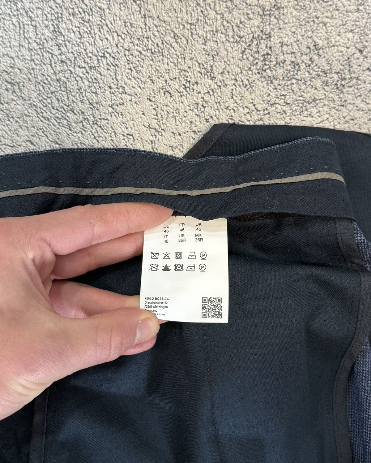 Hugo Boss Hugo Boss Men Wool Suit US36R UK46 Dark Blue 2Button Germany Size 36R - 17 Thumbnail