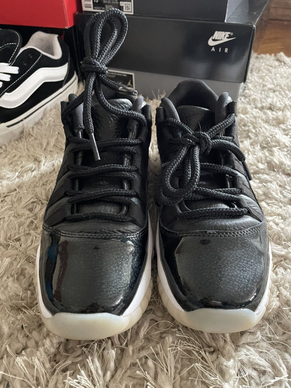 Jordan Brand Jordan 11 Low Gs 72-10 Size US 6 / EU 39 - 4 Thumbnail