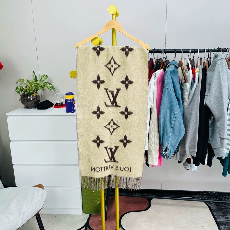 Louis Vuitton Louis Vuitton Large logo black and grey scarf Size ONE SIZE - 2 Thumbnail