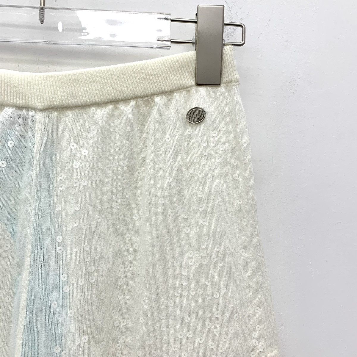 Chanel Chanel Beige Sequined Camellia Flower Embroidered Shorts Size 28" / US 6 / IT 42 - 3 Thumbnail