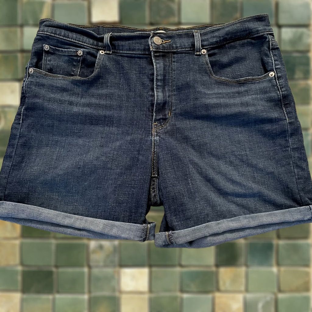 Levi's Levi’s High Rise Denim Cuffed Hem Shorts Jean Cotton Stretch Casual dark 31 Women Regular Size 31 Blue 5-Pocket Zip Fly Button Old Navy Style Size 24" / US 00 / IT 34 - 1 Thumbnail