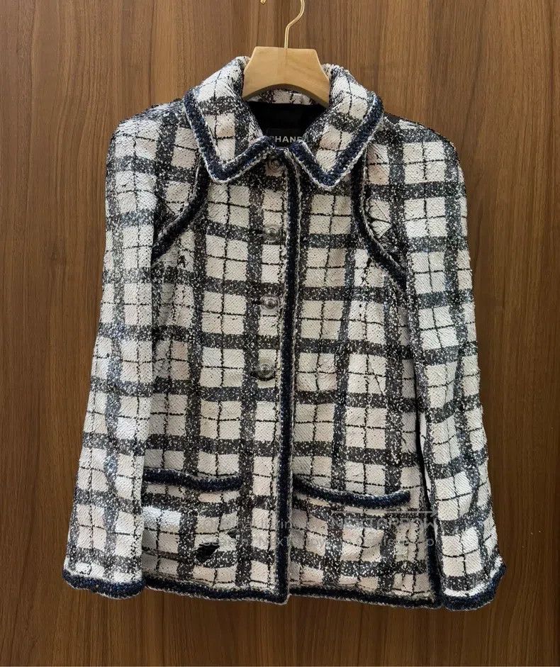 Chanel Chanel 17-year-old ground-controlled black and white sequi Size S / US 4 / IT 40 - 1 Thumbnail