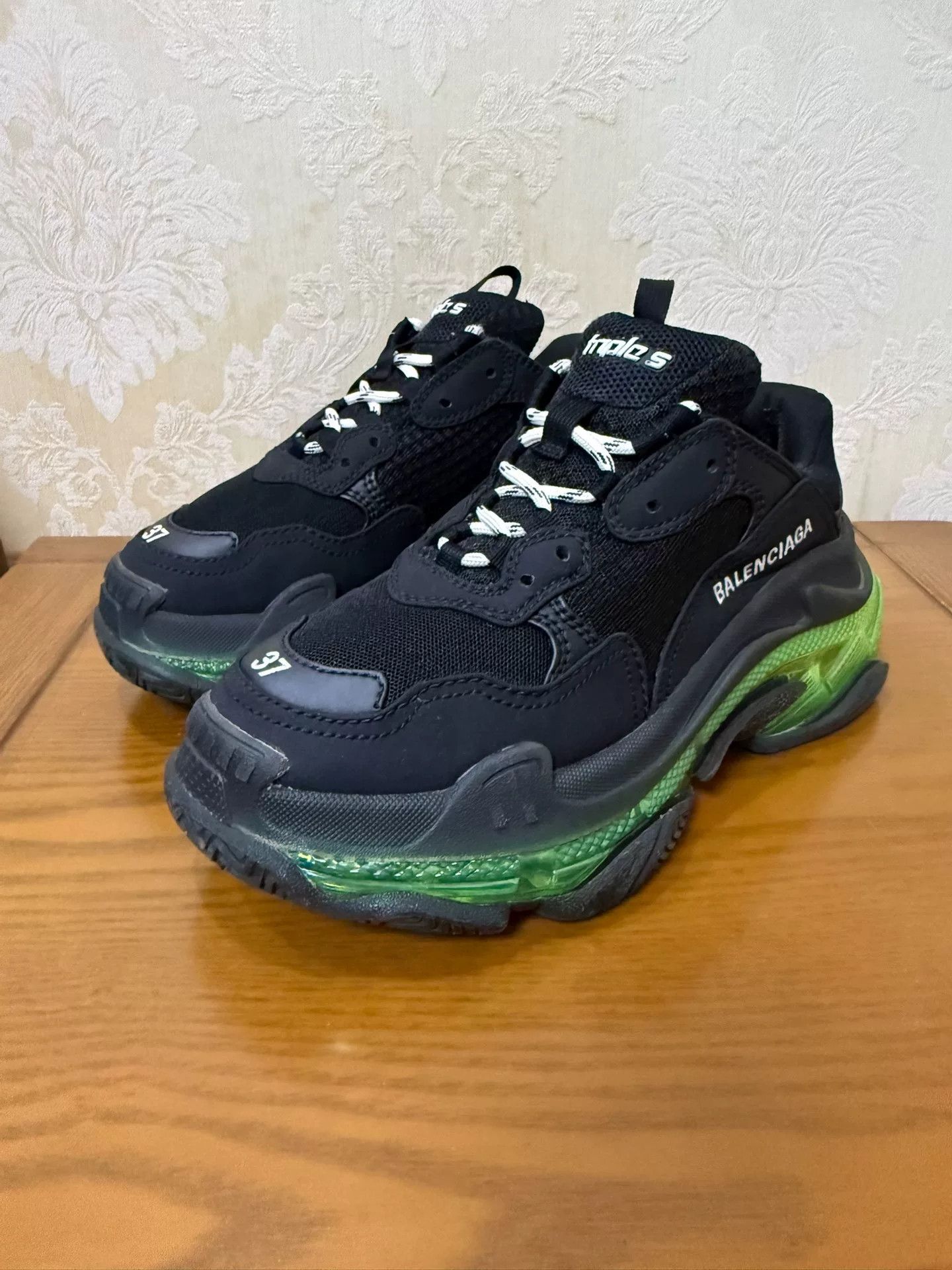 Balenciaga Balenciaga Green Lowtop Sneakers us_7 Women Size US 7 / IT 37 - 1 Thumbnail