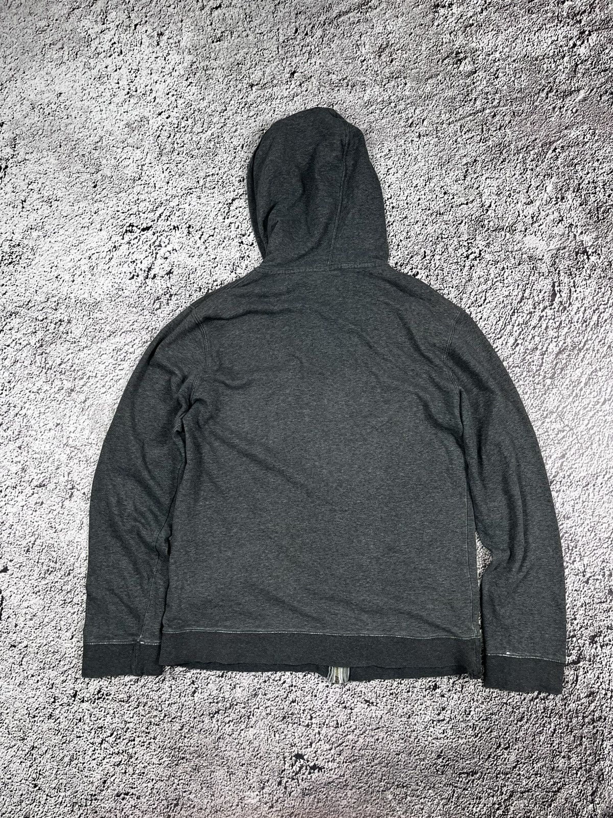 Vintage Vintage Y2K Oakley trashed zip hoodie outdoor style size S Size US S / EU 44-46 / 1 - 7 Thumbnail