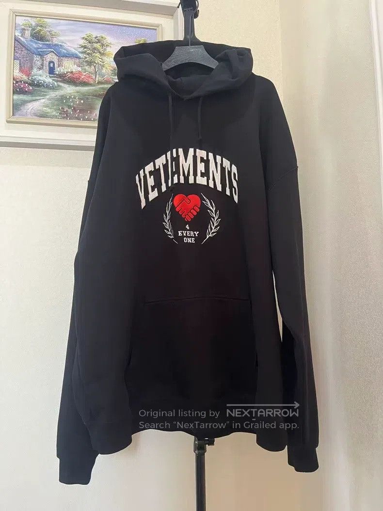 Vetements VETEMENTS Heart Handshake Hoodie Size US S / EU 44-46 / 1 - 1 Thumbnail