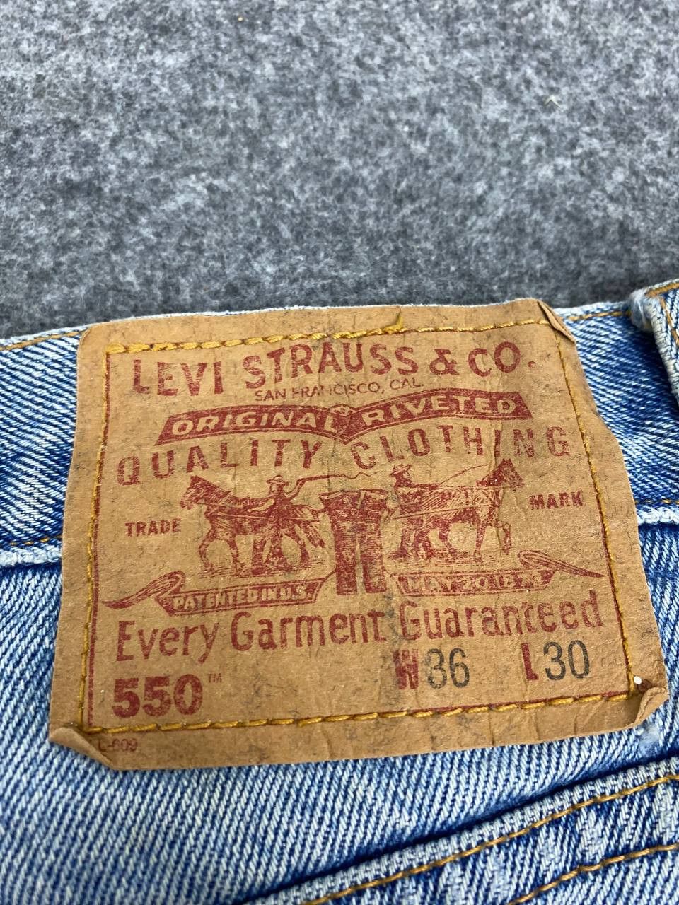 Levi's vintage levis 550 lightwash distressed baggy denim Size US 35 - 7 Thumbnail
