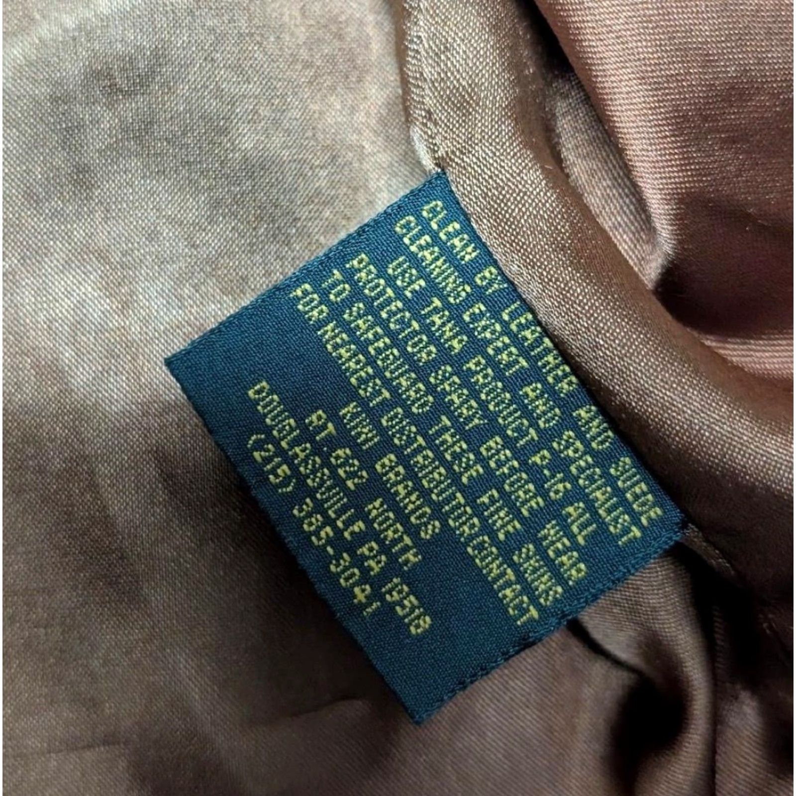 Eddie Bauer VINTAGE Eddie Bauer leather vest M brown suede SPORTSMAN duck hunting UTILITY Mens Vest 42-44 brown suede leather duck hunting vintage 1940s? Size US M / EU 48-50 / 2 - 7 Thumbnail