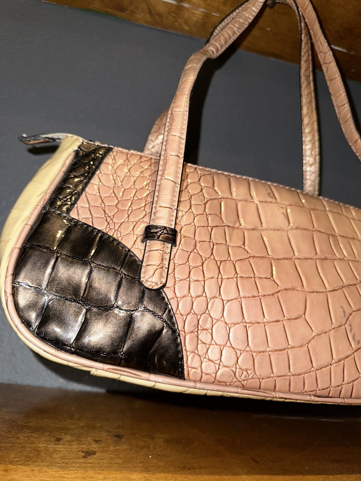 Guess Guess Y2K 2000’s Pink Crocodile Semi Gloss Shoulder Handbag Size ONE SIZE - 9 Thumbnail
