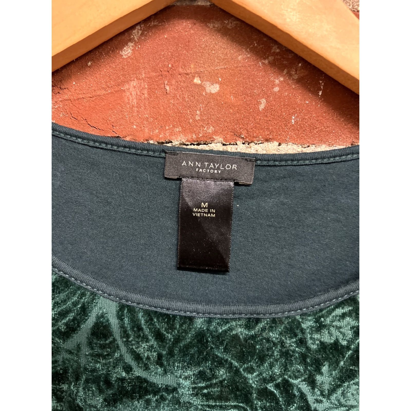 Ann Taylor ANN TAYLOR Green Velour Blouse Top Womens M Medium Velvet Jacket Shirt? Size M / US 6-8 / IT 42-44 - 2 Thumbnail