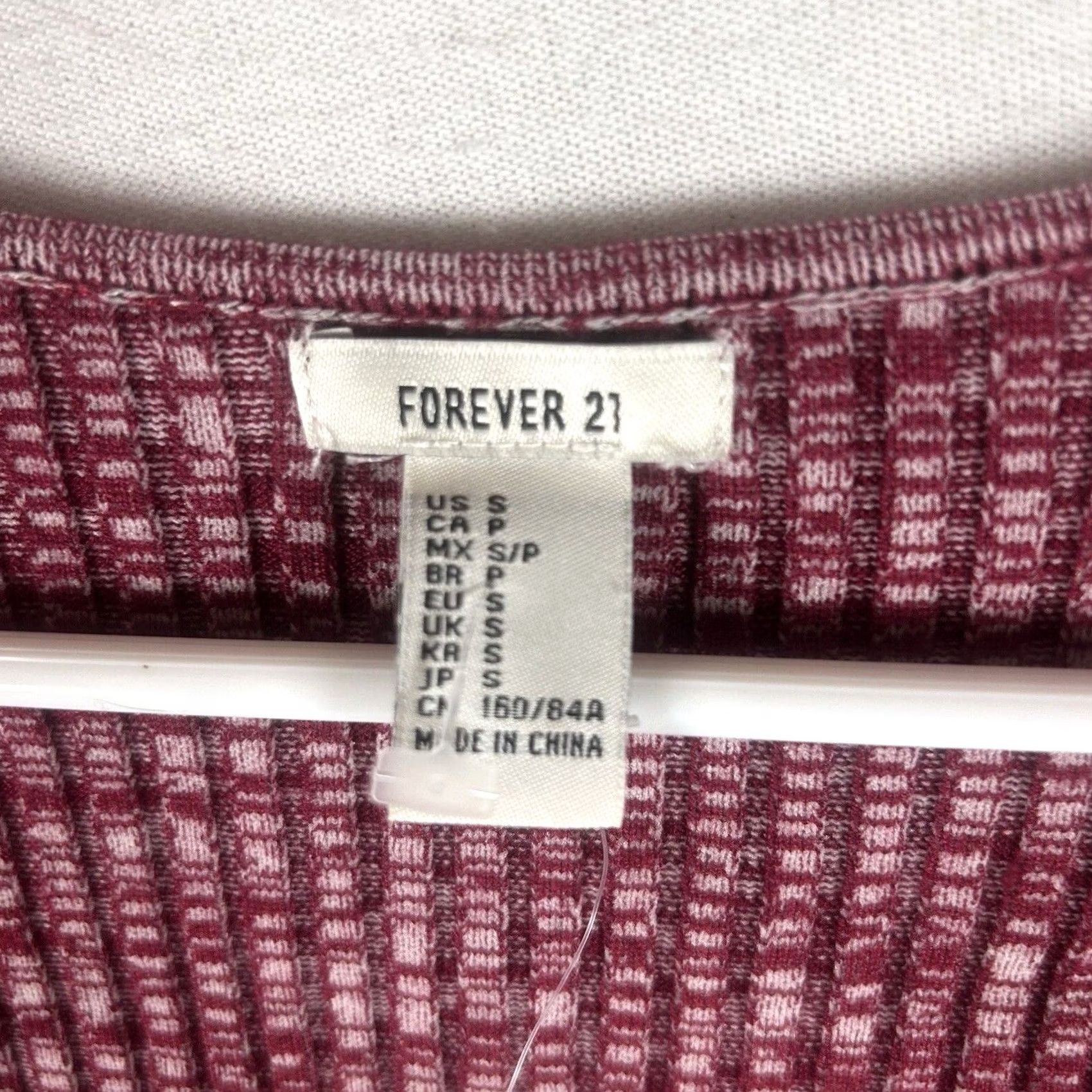 Forever 21 FOREVER 21 Deep V-Neck Sweater Top Womens S Red Knit Stretch Short Sleeve Cropped Shirt Size S / US 4 / IT 40 - 4 Thumbnail
