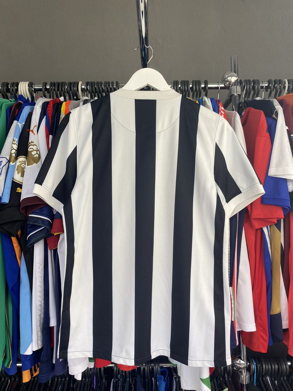 Nike 2009/10 NIKE JUVENTUS HOME SOCCER FOOTBALL JERSEY SHIRT Size US S / EU 44-46 / 1 - 2 Thumbnail