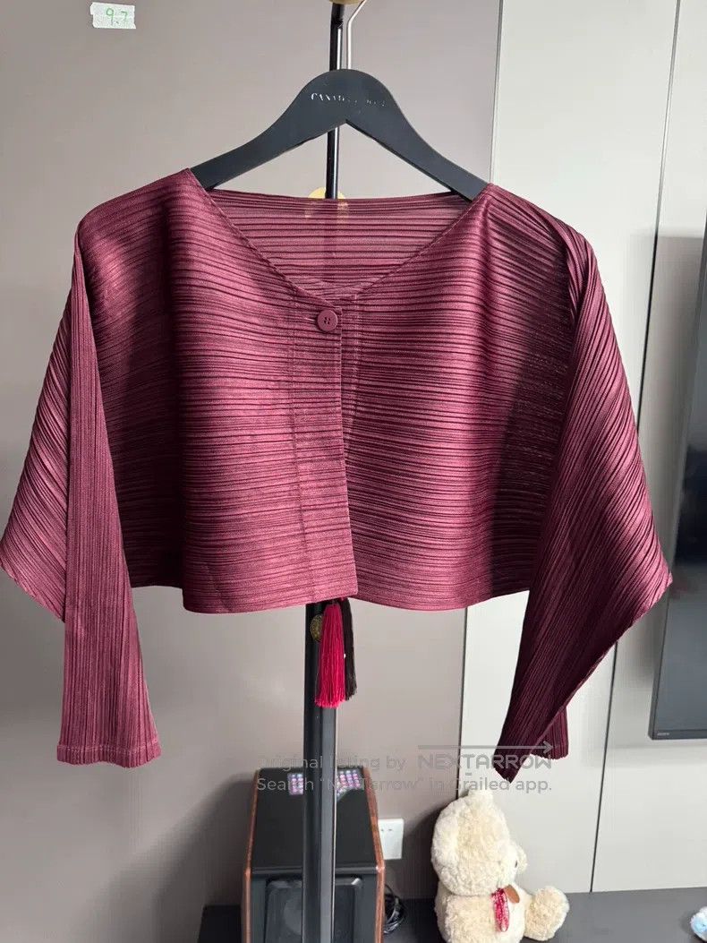 Issey Miyake Issey Miyake size:one size Red Short Shrug Size XXS / US 00 / IT 34 - 1 Thumbnail