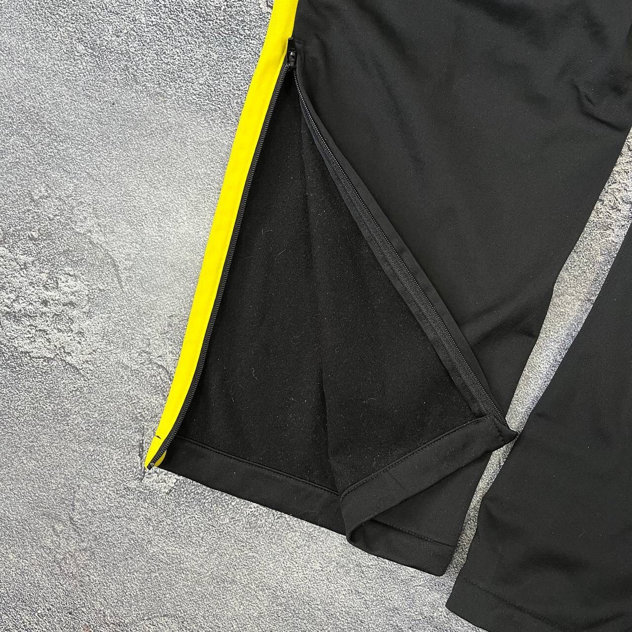 Puma Vintage Men's Borussia Dortmund Black Training PumaTrack Size US 34 / EU 50 - 2 Thumbnail