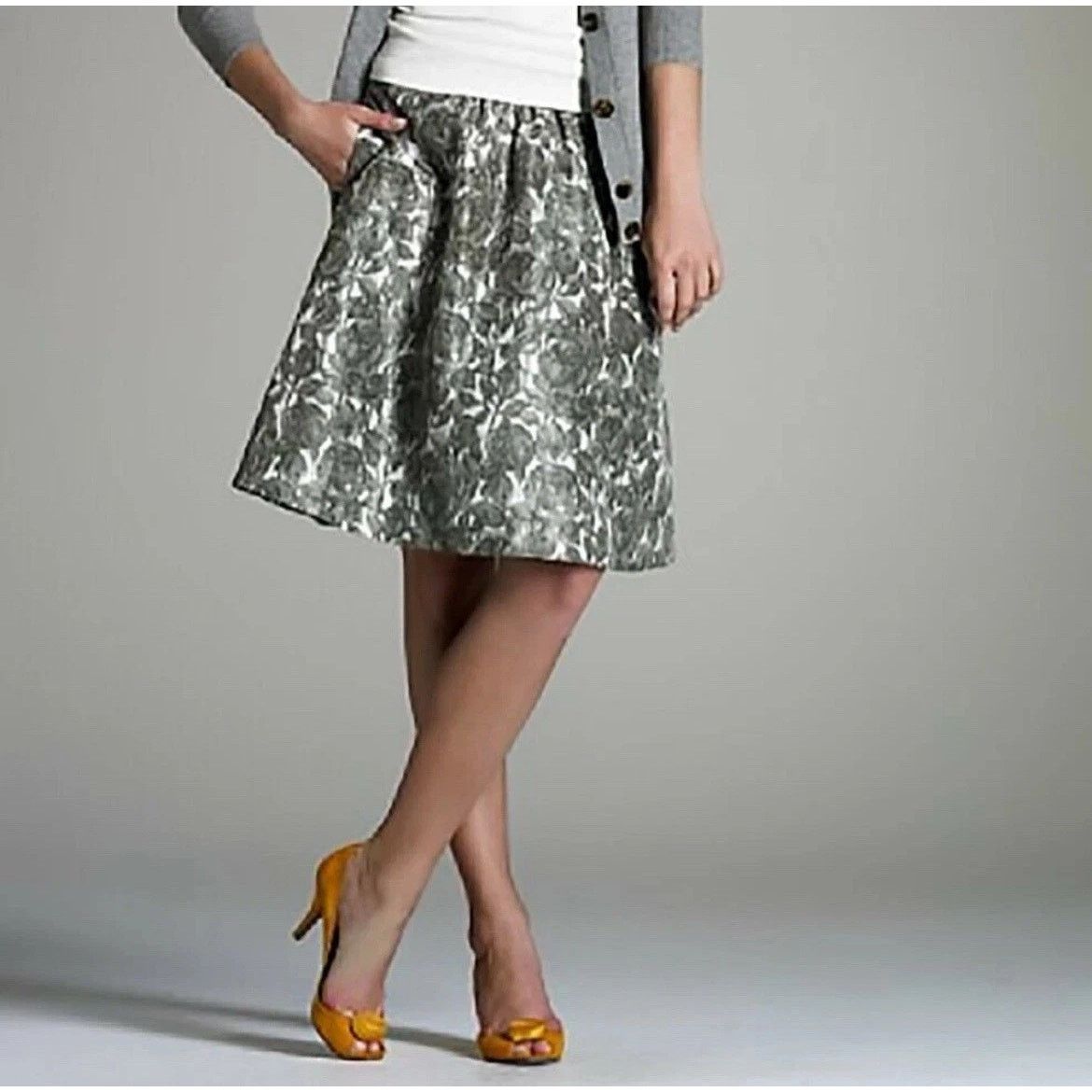 J.Crew J. Crew Silk Fit Flair Full Skirt Gray Rose Floral Romantic Size 26" / US 2 / IT 38 - 1 Thumbnail