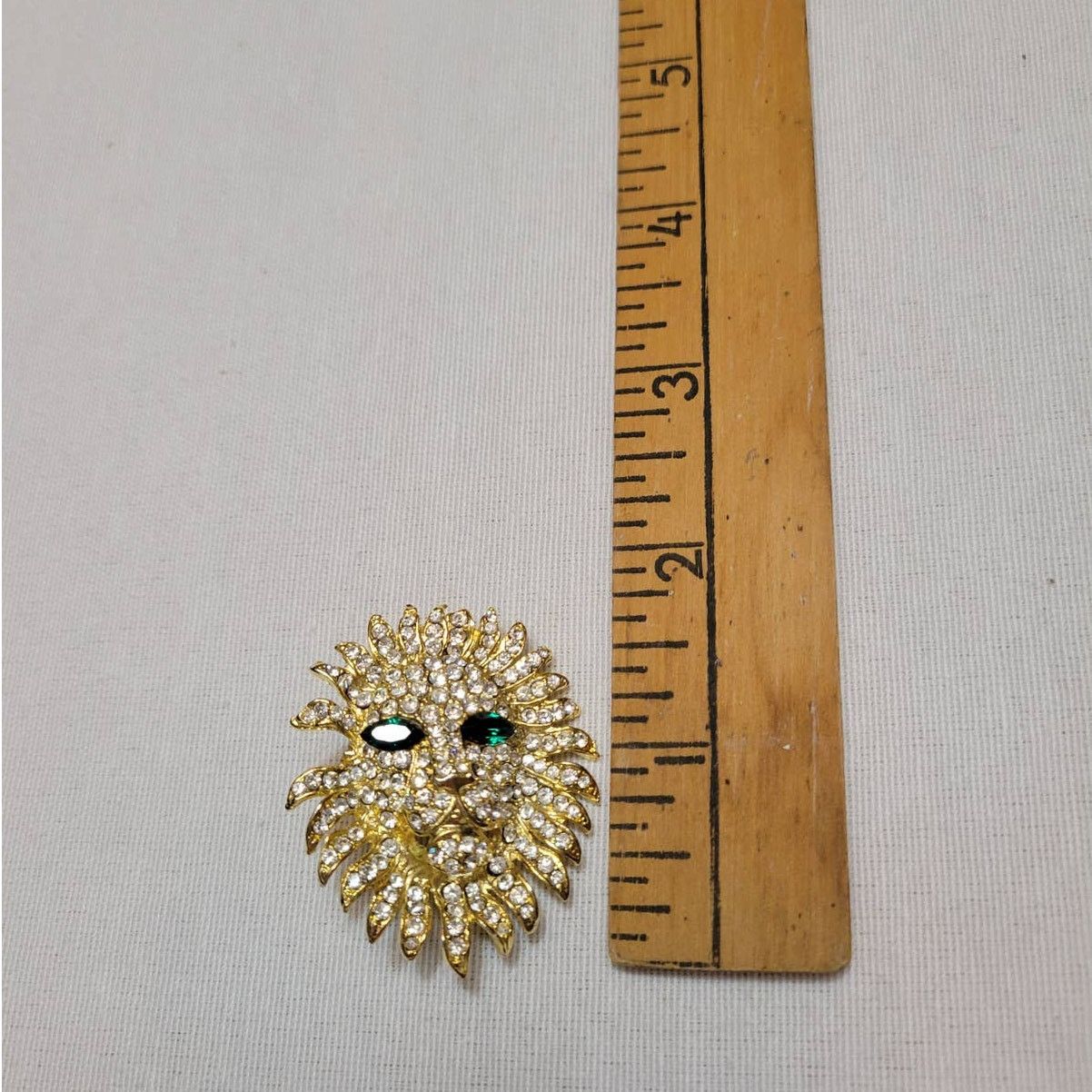Other Vtg Gold Toned Emerald Eye Rhinestone Lion Head 2" Brooch Size ONE SIZE - 3 Thumbnail