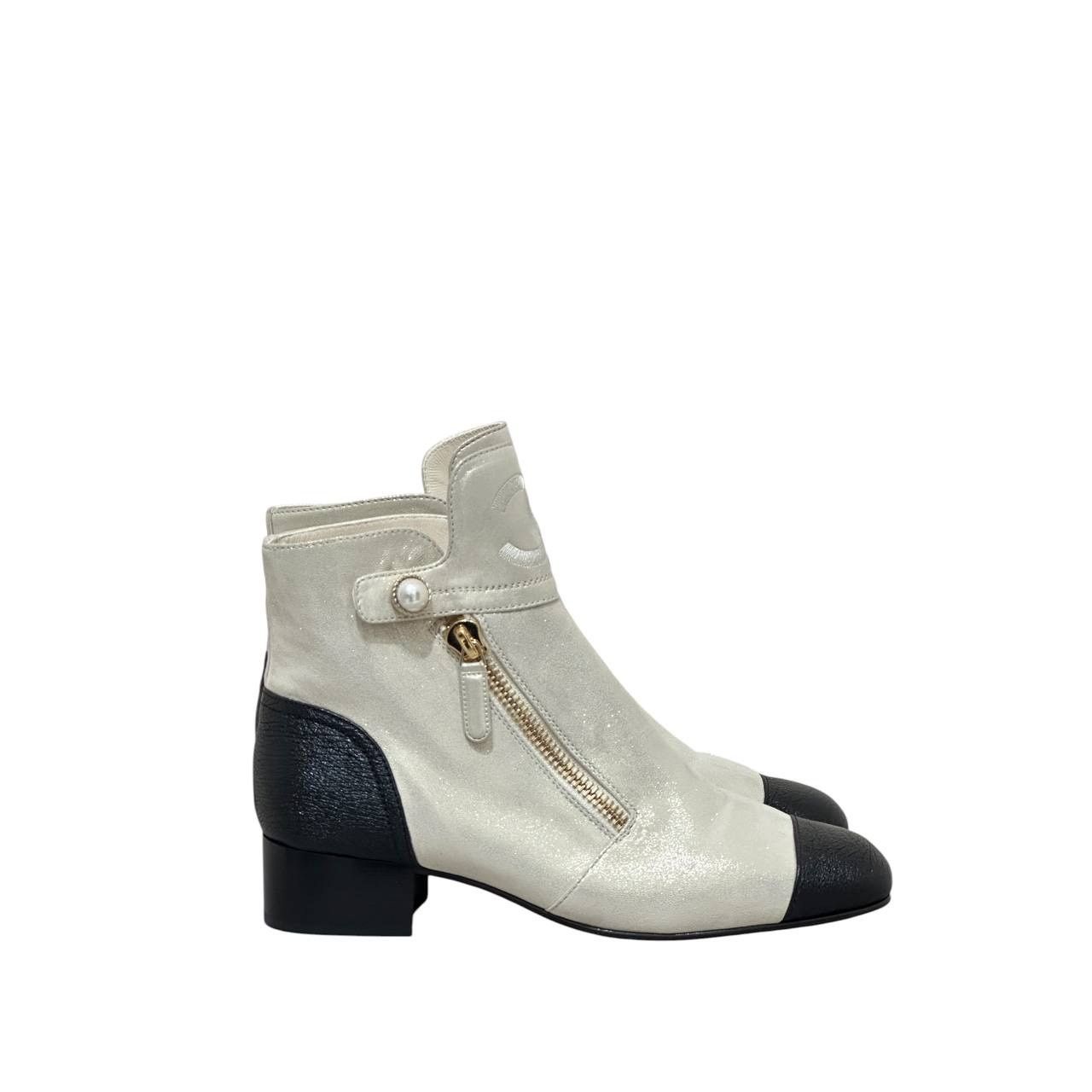 Chanel NWB Chanel Rare Cream, Black Gold PearlAnkle Boots Sz.40 Size US 9 / IT 39 - 2 Thumbnail