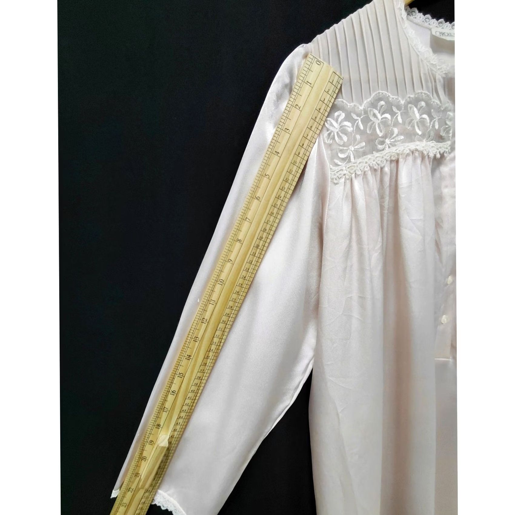 Vintage VINTAGE Carole Hochman Nightgown Satin Lace Embroidered Long Pink M Womens Nightgown / Sleep Shirt Vintage Theme Feminine Fr 90s? Size ONE SIZE - 6 Thumbnail