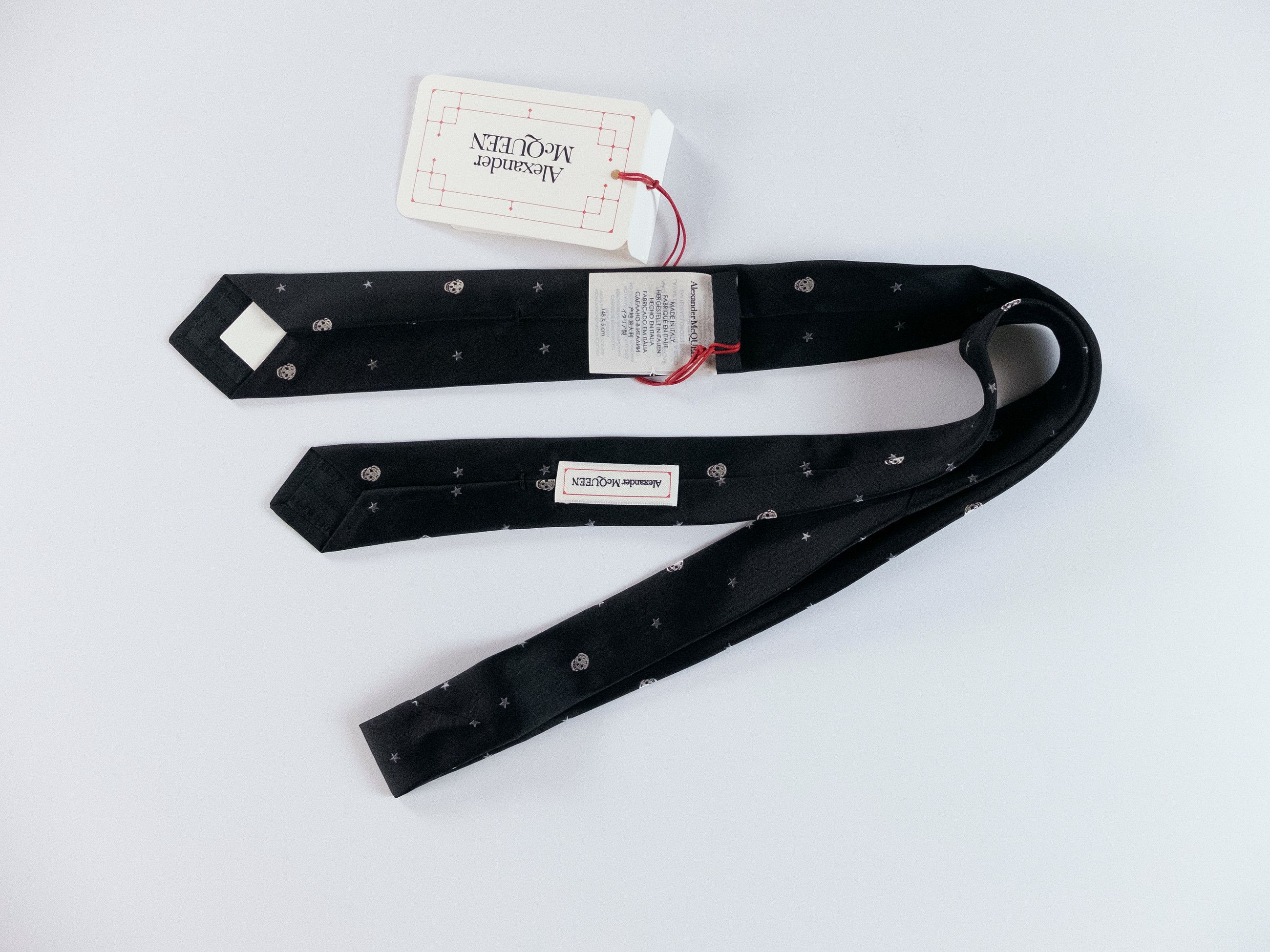 Alexander McQueen ALEXANDER MCQUEEN black skulls & stars motif skinny silk tie Size ONE SIZE - 4 Thumbnail