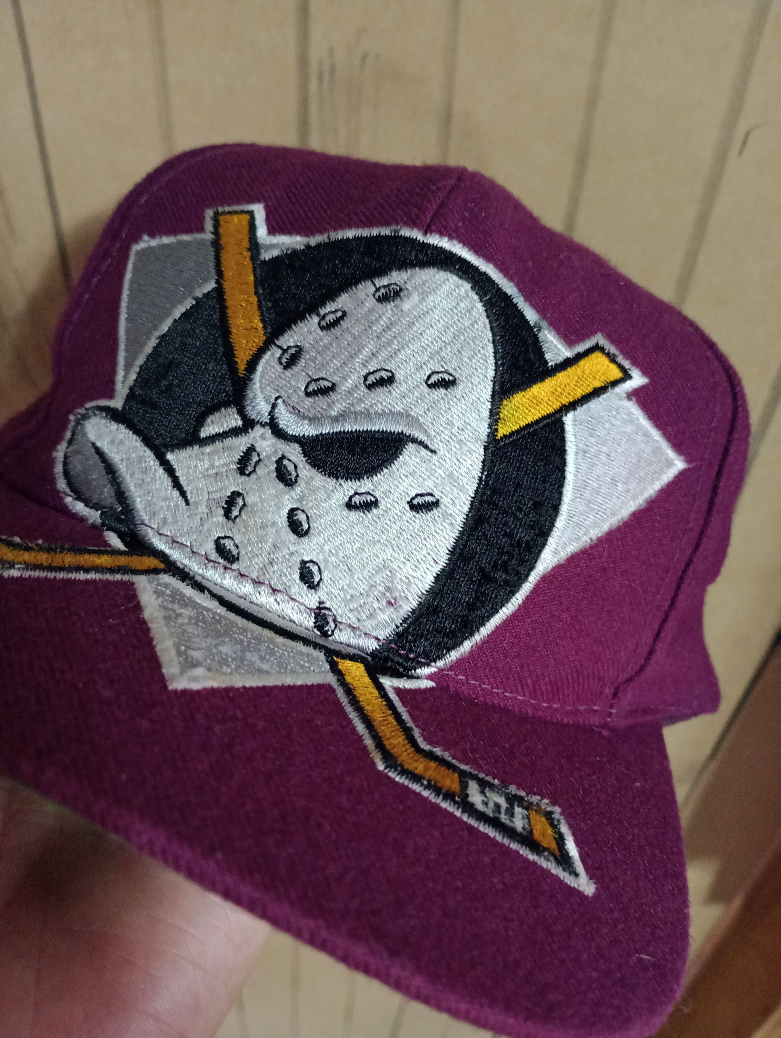 NHL /SOLD/ Vintage DUCKS SIGNATURE Semi logo Size ONE SIZE - 5 Thumbnail