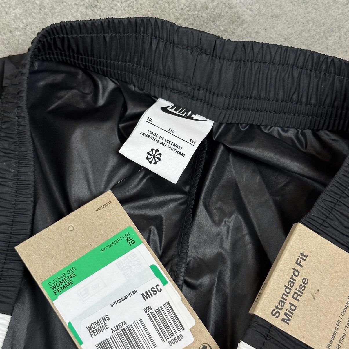 Nike Nike jogger pants L black swoosh streetwear Size US 34 / EU 50 - 3 Thumbnail
