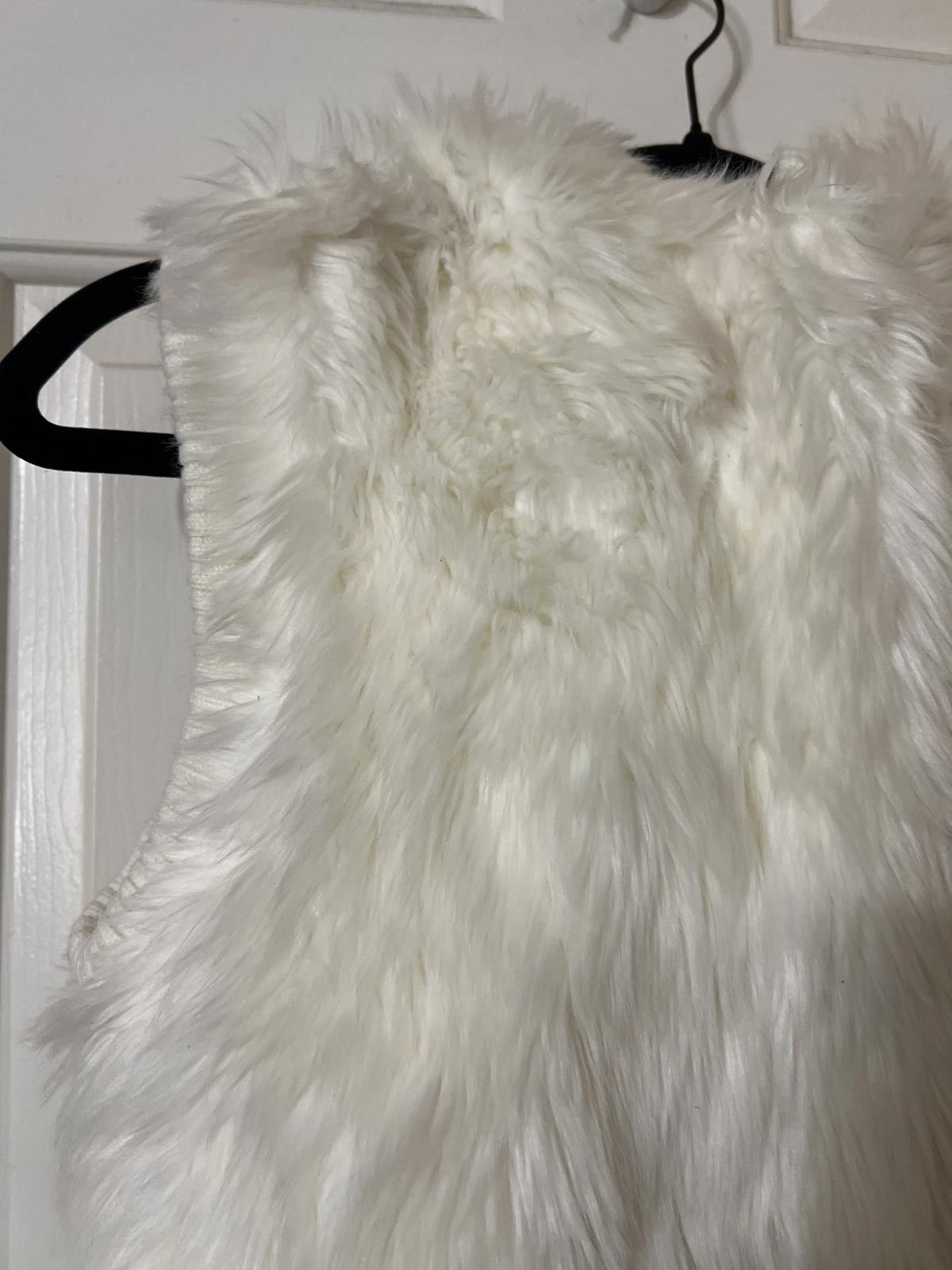 Other MNG White Faux Fur Hooded Vest with Ribbed Hem XS Coquette Size XS / US 0-2 / IT 36-38 - 3 Thumbnail