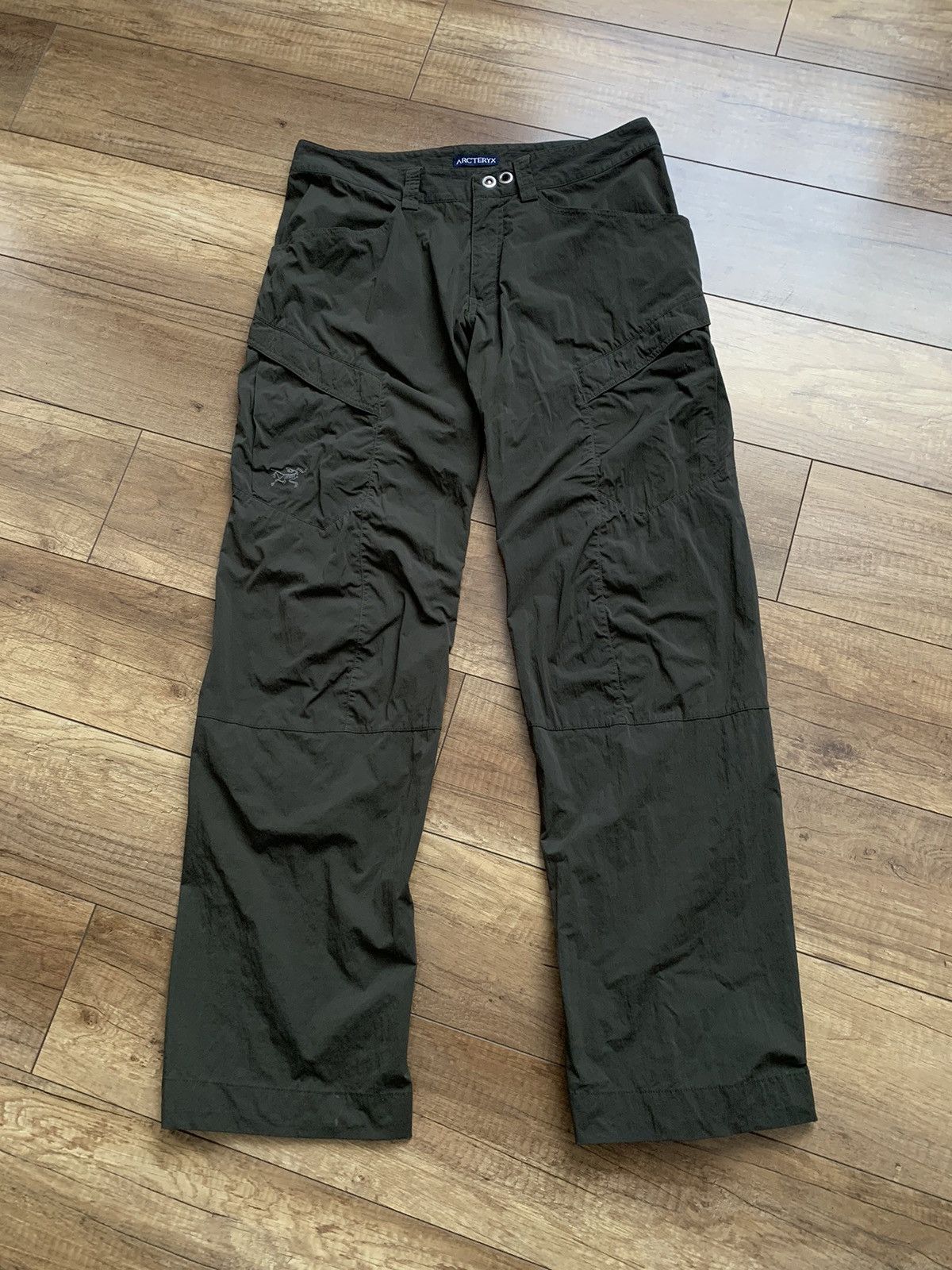 Arc'Teryx Arcteryx Nylon Cargo Pants Vintage Logo 90s Y2K Distressed ...