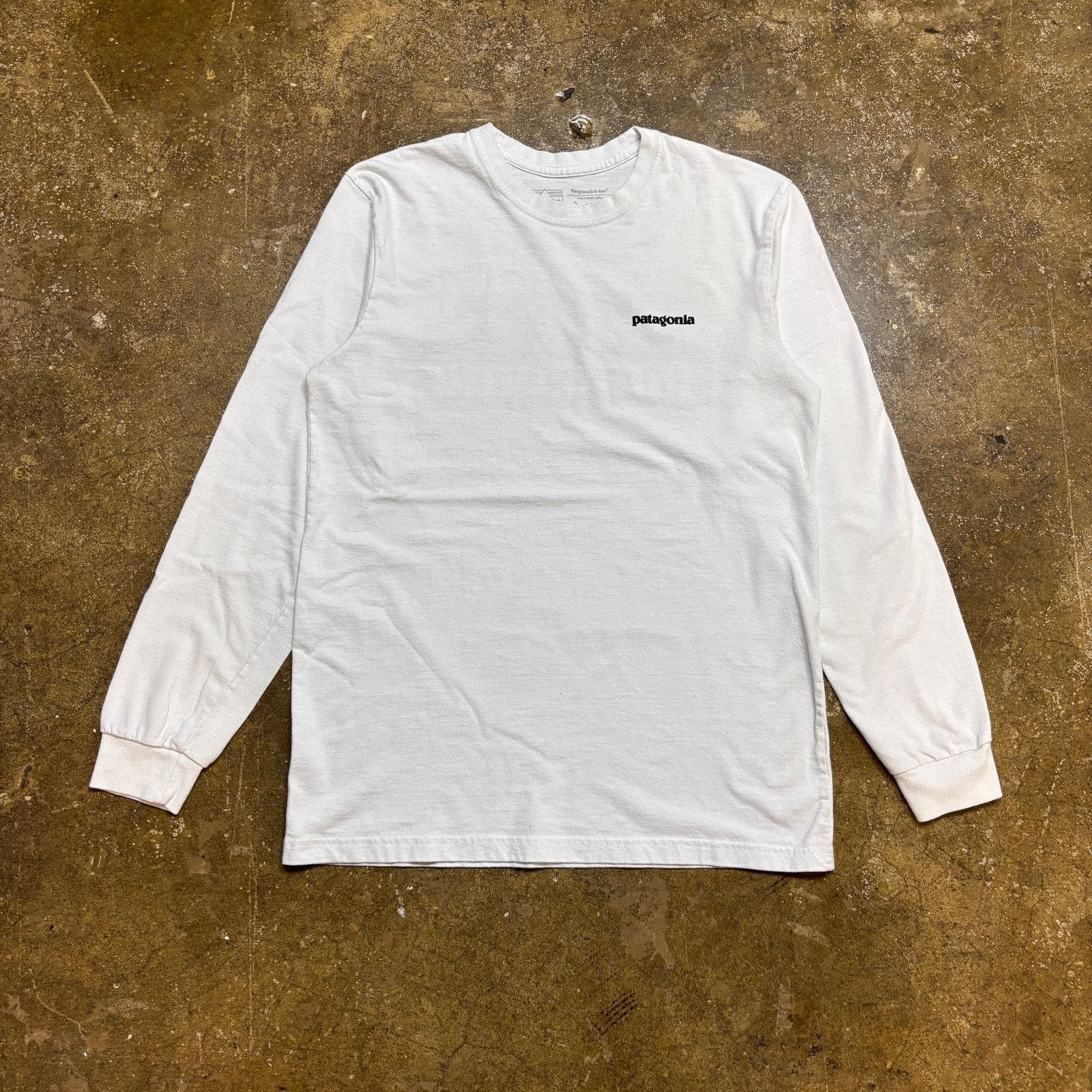 Patagonia Patagonia P-6 Logo LS Regular Fit Responsibili-tee Shirt XS Size US XS / EU 42 / 0 - 2 Thumbnail