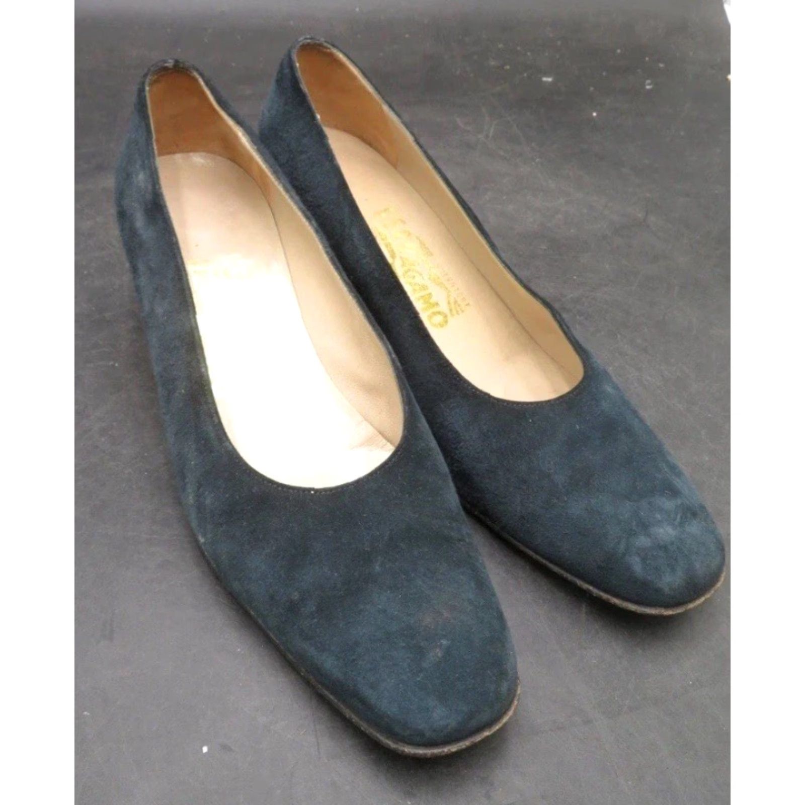 Salvatore Ferragamo Women Salvatore Ferragamo Navy Blue Suede Leather Pump Heels MadeInItaly Size 7B Vintage Block Heel Size US 7 / IT 37 - 2 Thumbnail