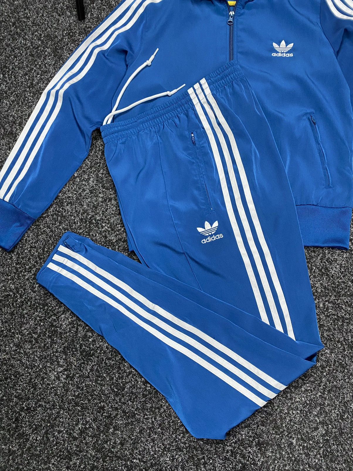 Adidas Women's tracksuit Adidas Essential y2k hype size s/M Size 34" / US 12 / IT 48 - 4 Thumbnail