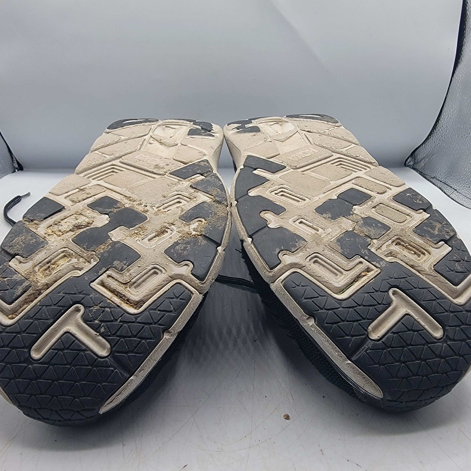 Hoka Hoka One One Clifton 4 Mens 10.5 Black White Athletic Shoes Size US 10.5 / EU 43-44 - 11 Thumbnail