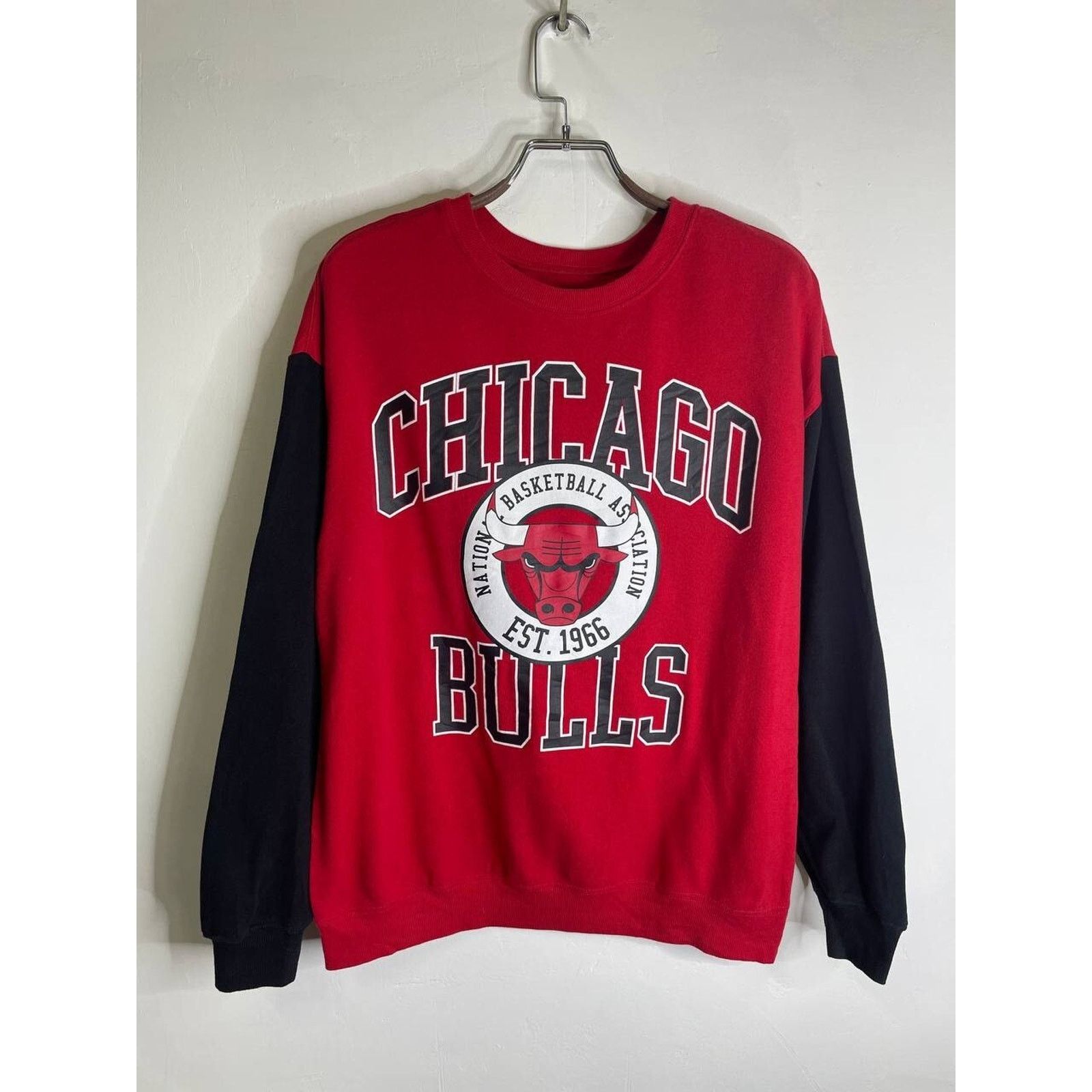 NBA Vintage Chicago Bulls NBA Red Crewneck Sweatshirt Size L Size US L / EU 52-54 / 3 - 1 Thumbnail