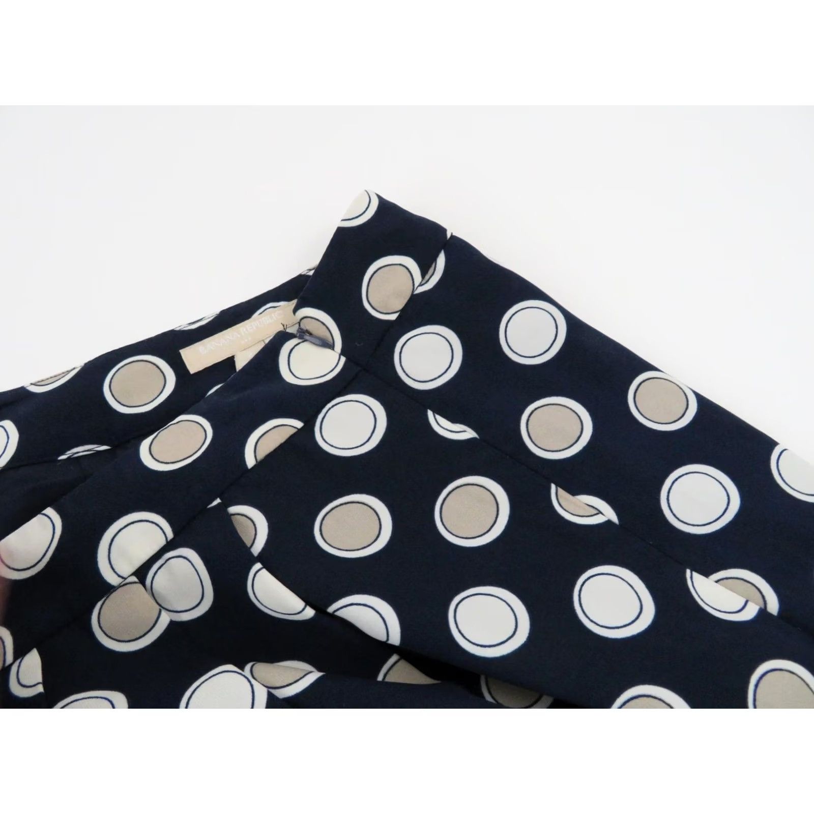 Banana Republic VINTAGE Banana Republic Navy Blue Polka Dot A-Line Skirt Womens 2 XS Knee Length Navy Blue Pattern 90s? Size 26" / US 2 / IT 38 - 4 Thumbnail