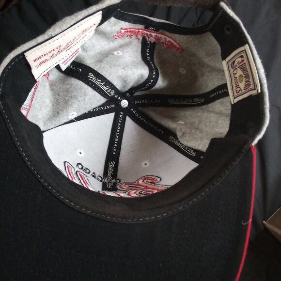 Mitchell & Ness × NBA NWT Mitchell & Ness Chicago Bulls Tailsweep Strapback Hat Size ONE SIZE - 5 Thumbnail