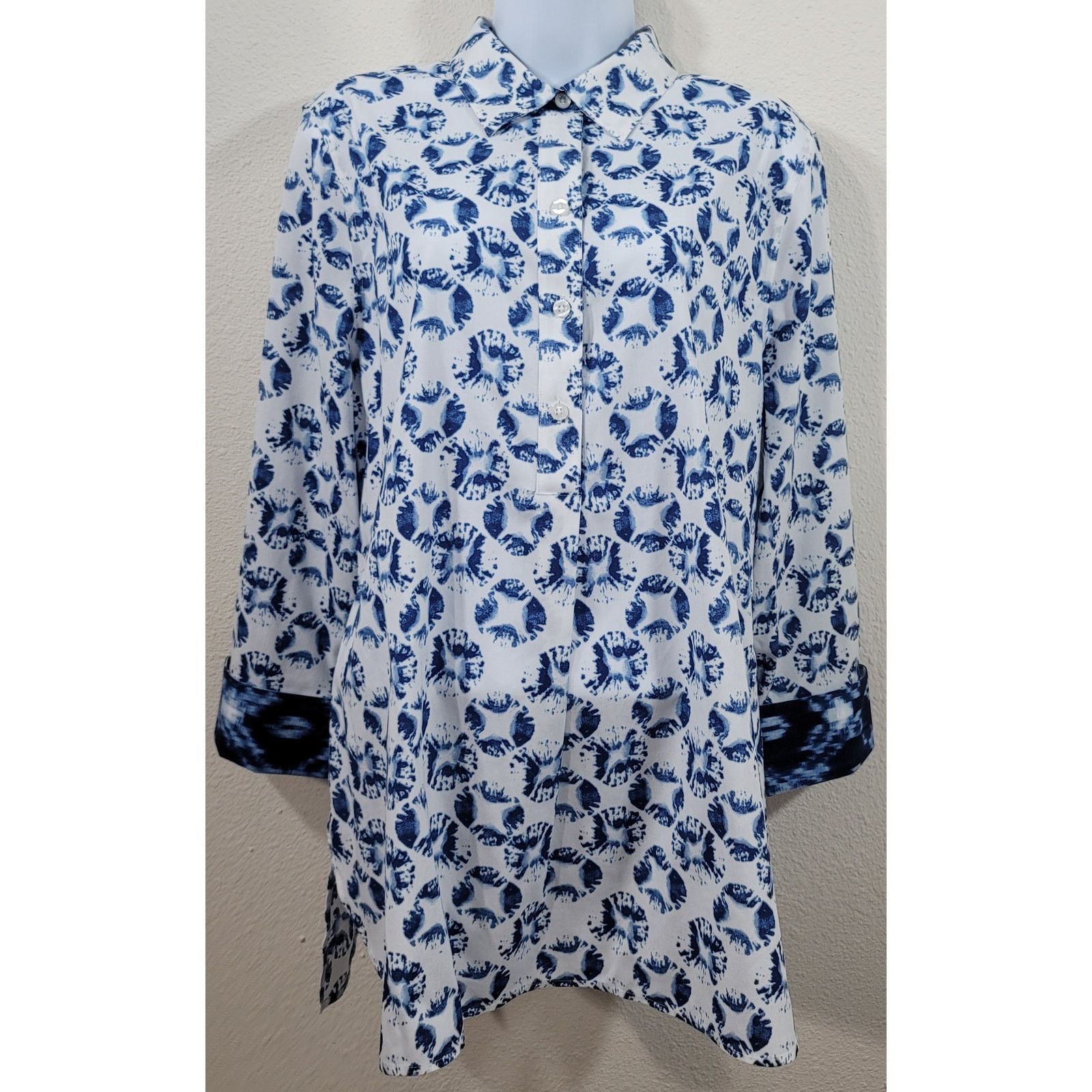Chicos Chico's Blue Tie Dye Shells Henley No Iron Top 2 Large NWT Size L / US 10 / IT 46 - 1 Thumbnail