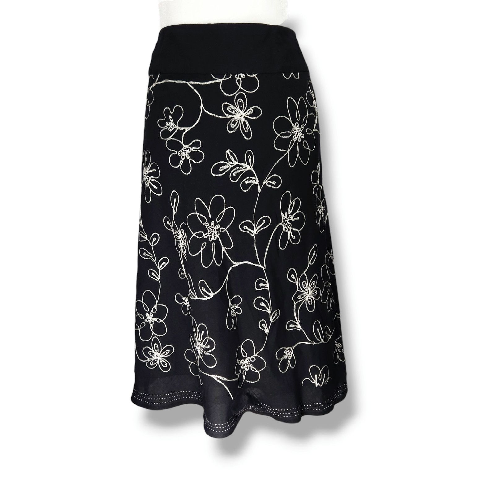 Other EUC Tweeds Flower Embroidery Flare Skirt Sz. 8 Black White Size 30" / US 8 / IT 44 - 1 Thumbnail