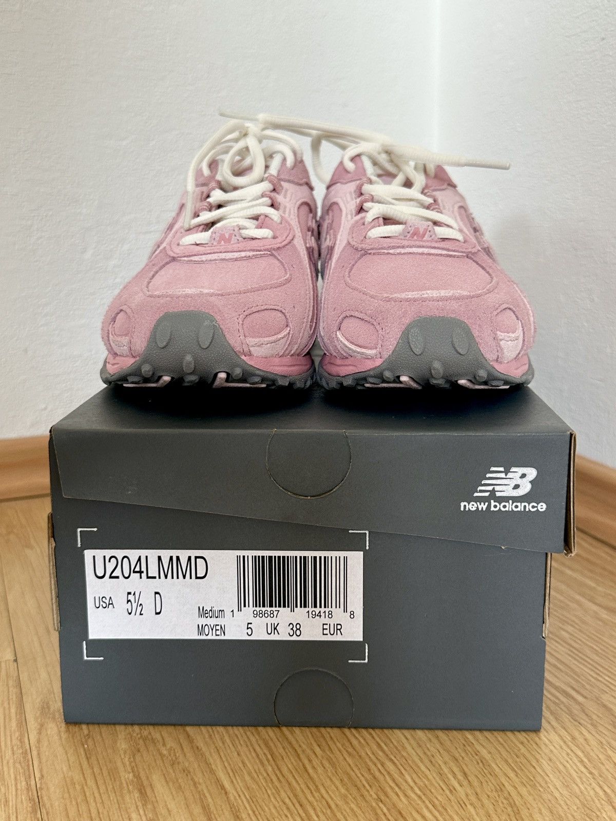 Pastel pink 204L New Balance suede sneakers