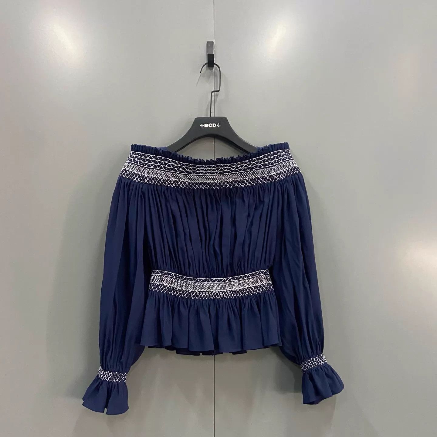 Louis Vuitton lv one-shoulder lace trim long sleeve 38 Size S / US 4 / IT 40 - 1 Thumbnail