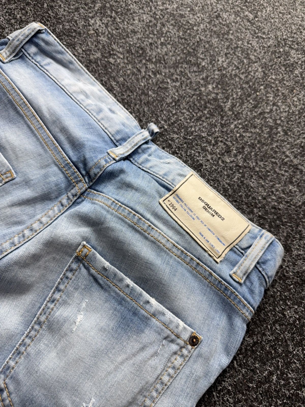 Dsquared2 00s Dsquared2 Distressed Light Wash Denim Jeans Size 38 Size 26" / US 2 / IT 38 - 18 Thumbnail