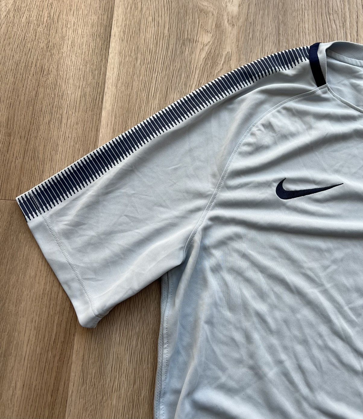 Nike × Vintage Vintage 2017 Nike Tottenham Football T-Shirt Soccer Jersey Size US L / EU 52-54 / 3 - 2 Thumbnail