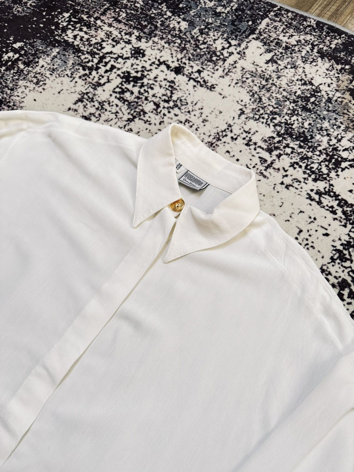 Versace × Vintage Rare Versace Gold button 80-90s shirt silk L white womens Size US L / EU 52-54 / 3 - 3 Thumbnail