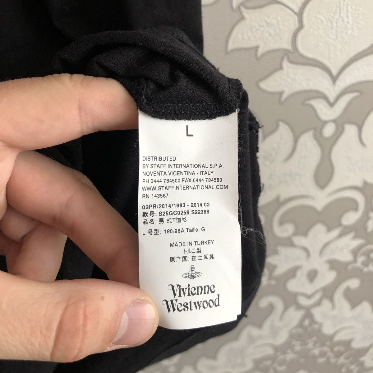 Vivienne Westwood Vivienne Westwood black t shirt logo orb size L Size US L / EU 52-54 / 3 - 4 Thumbnail