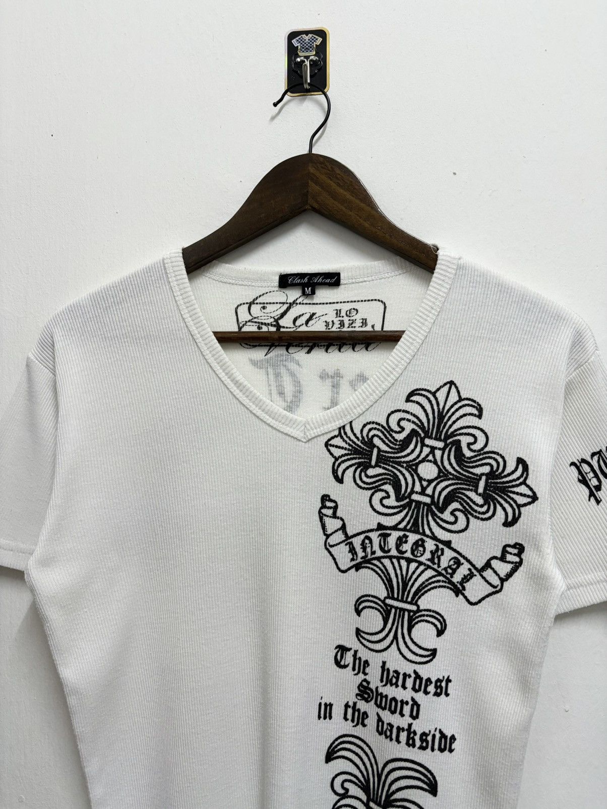 Le Grande Bleu (L.G.B.) 2000’s Clash Ahead - Silver Tribal / Chrome Heart T-Shirt Size US S / EU 44-46 / 1 - 3 Thumbnail