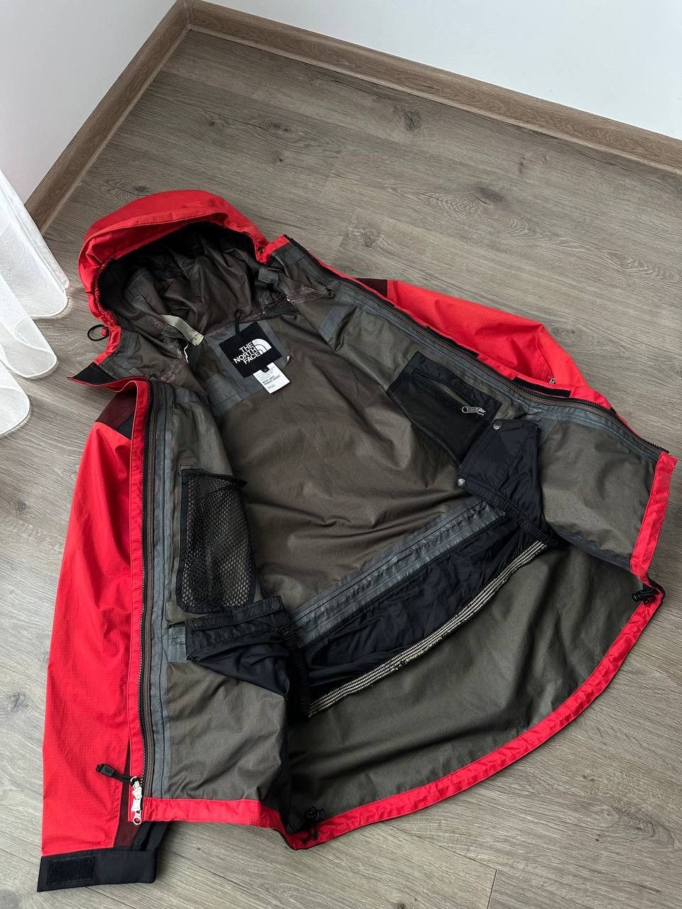 The North Face × Vintage Vintage Outdoor Red Gore-Tex The North Face Jacket Size US L / EU 52-54 / 3 - 16 Thumbnail