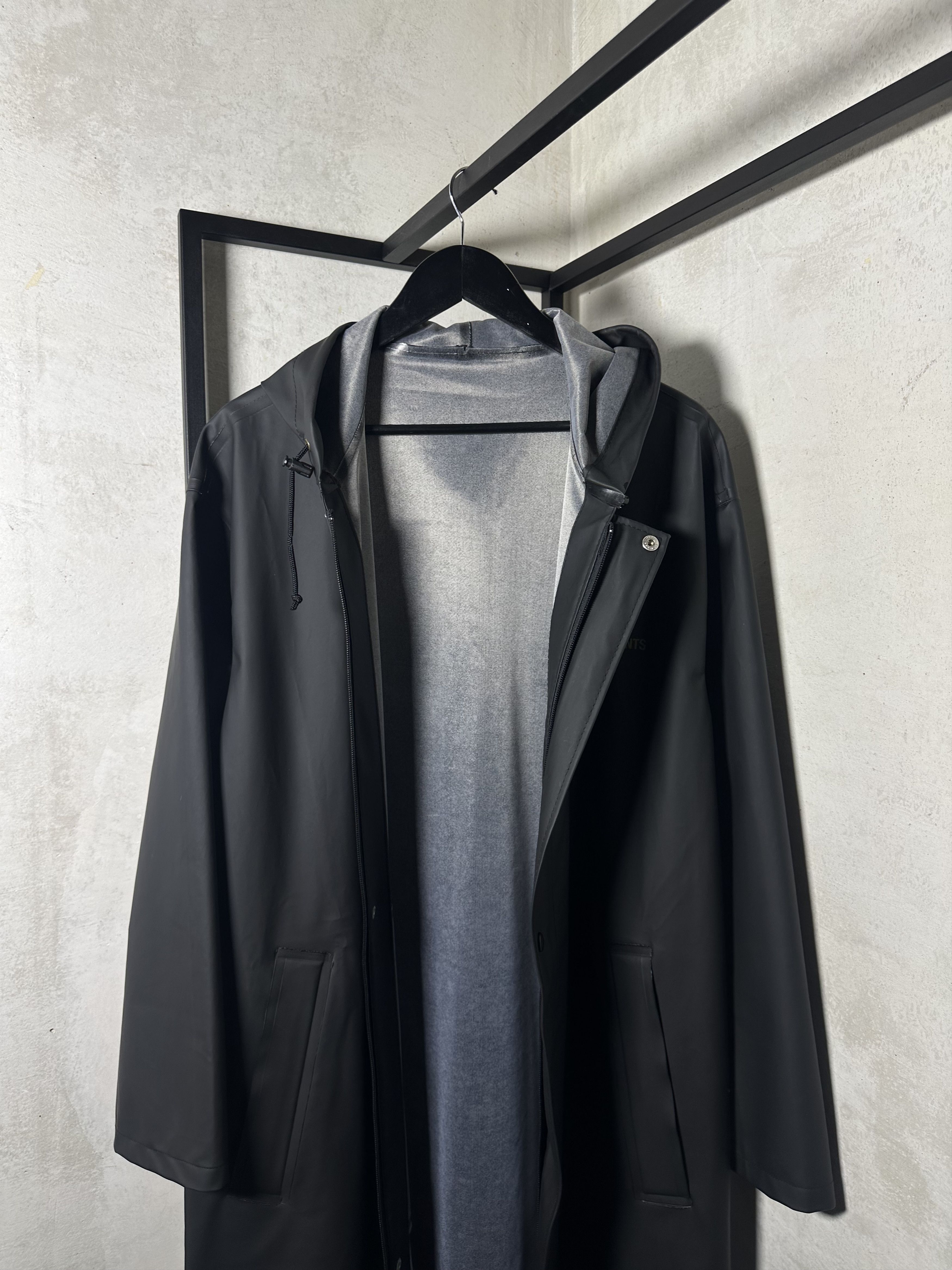 Vetements Vetements - F/W 18 - Oversized Rain Coat Size US L / EU 52-54 / 3 - 10 Thumbnail