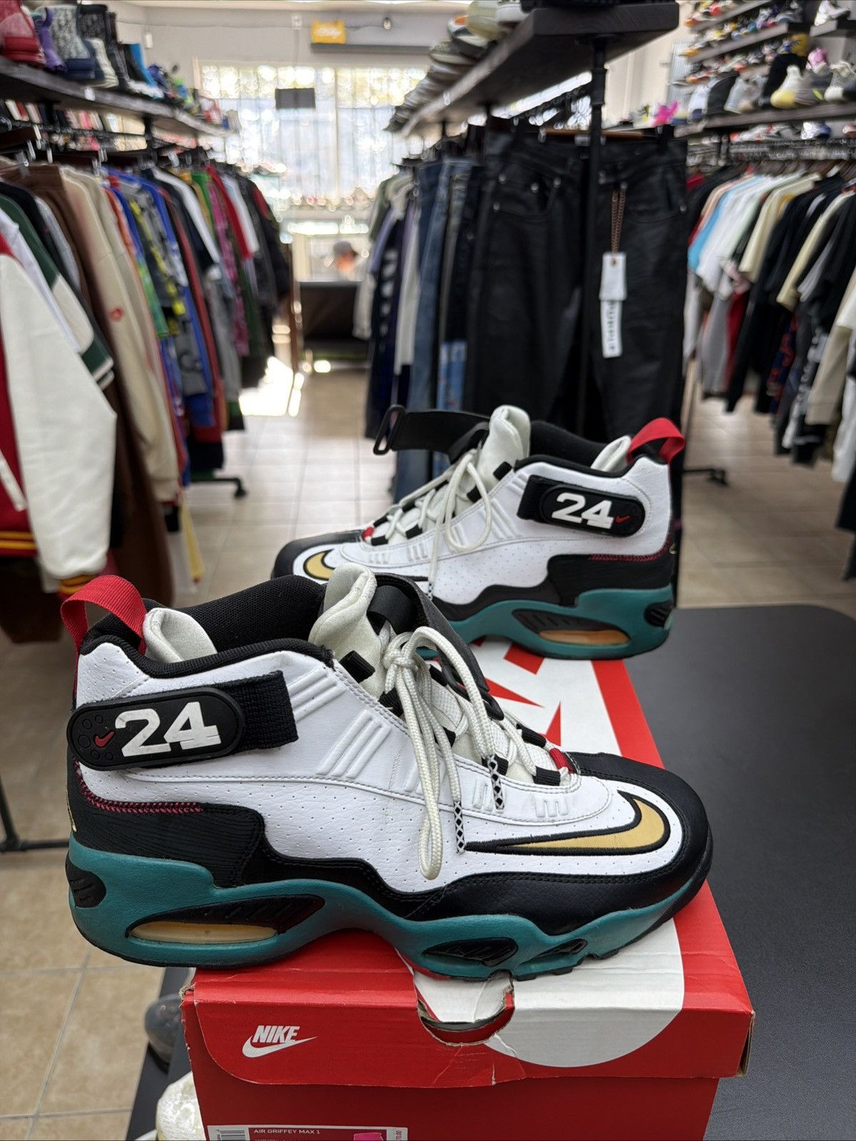 Nike Nike Air Griffey Max 1 Sweetest Swing Mens Size 10 Size US 10 / EU 43 - 2 Thumbnail
